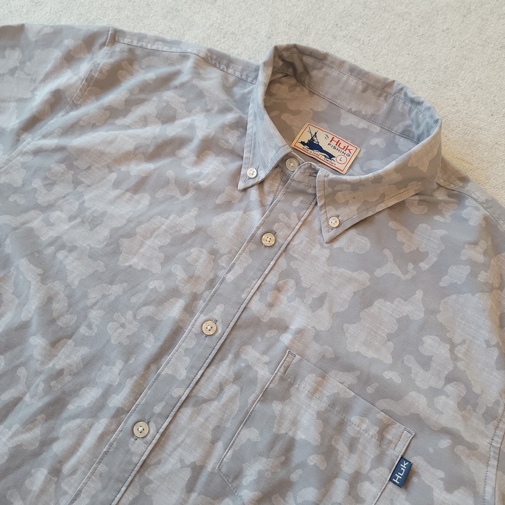 Huk Shirt Men's Large Gray Camo Button Up AOP Fishing Short Sleeve Stretch